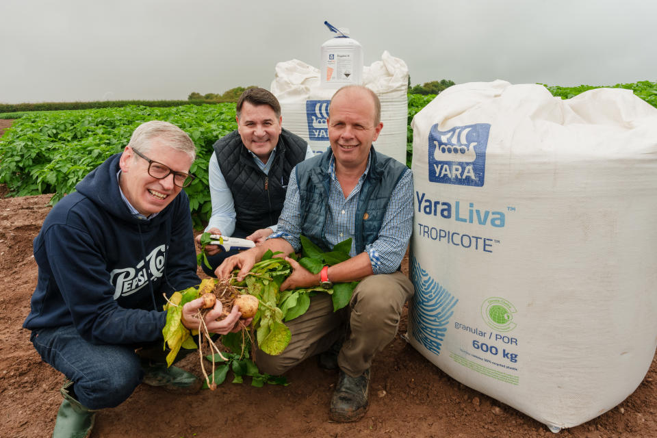 From left to right: David Wilkinson, Vice President Market Supply Officer (PepsiCo), Cleofe Masala, Director, Sustainability & Food Value Chain (Yara), and Jake Rice, General Manager (Strawsons Limited).